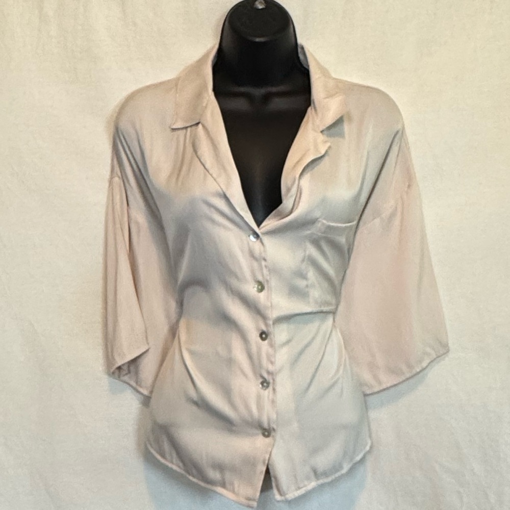 G-39 Grade & Gather Cream Short Sleeve Button Down Blouse Size M
